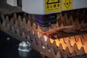 Avantages des lasers à fibre pour sa perméabilité future dans les industries de pointe
