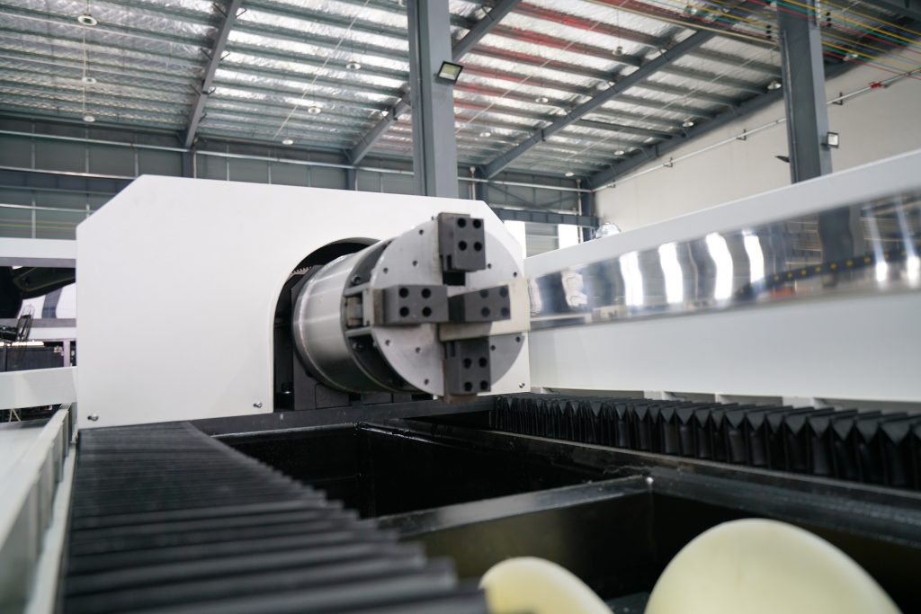 CNC automatique laser cutter fabricant carré rond ss ms gi métal fer acier inoxydable tube fibre laser tuyau machine de découpe